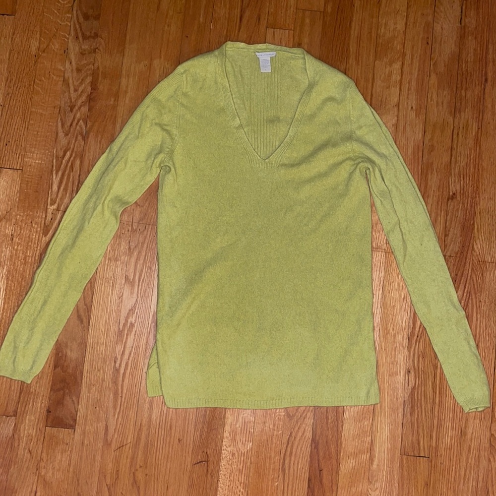 Green V neck cashmere sweater